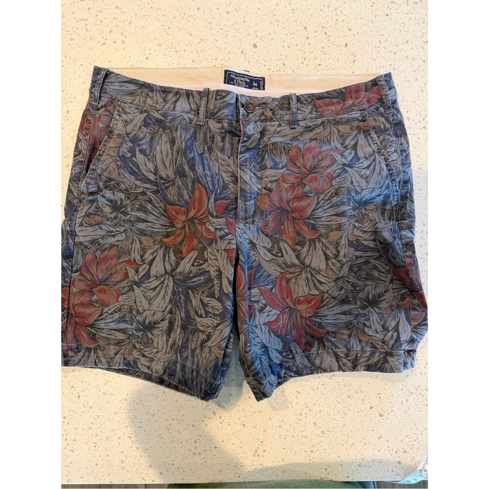 Abercrombie & Fitch Floral Print Men’s Shorts Gray with Red and Blue Accents 34